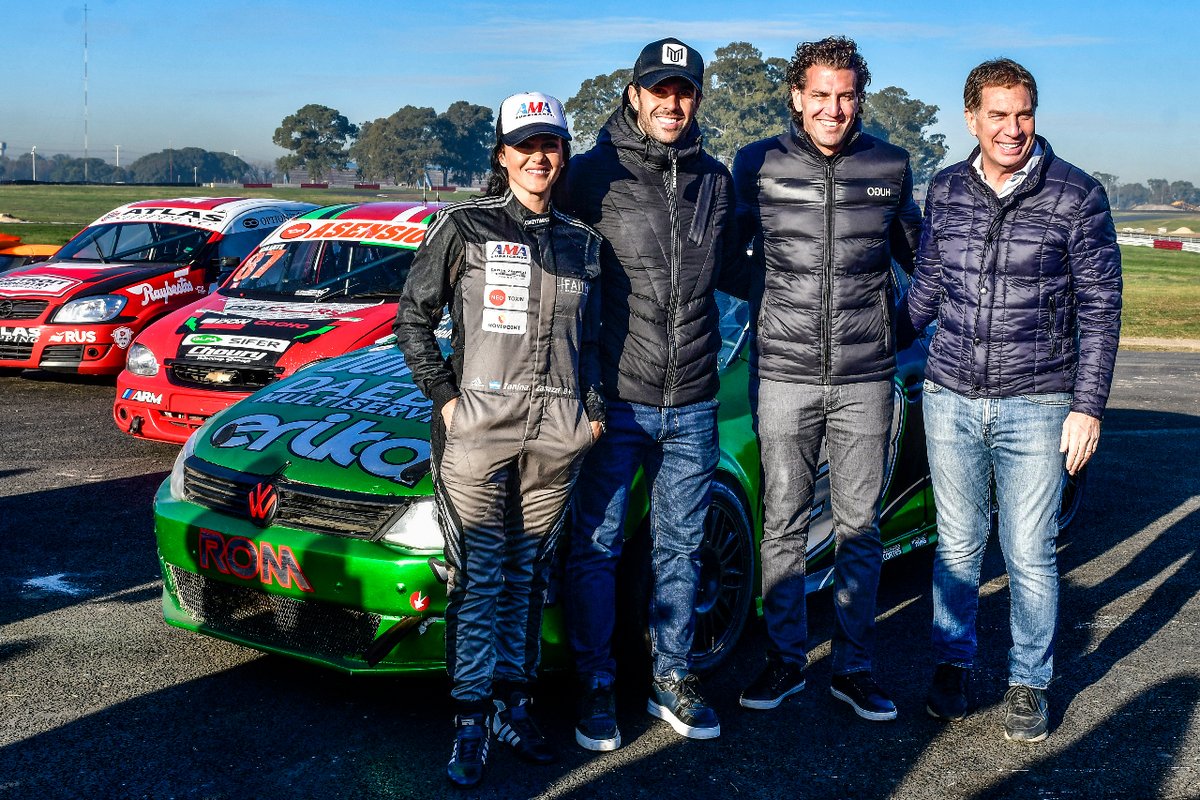 Apat_TN's tweet photo. ➡️ @emanuelmoriatis, Presidente de APAT, junto con @ianinazanazziok y @manurcera, acompañaron a @diegosantilli y @horaciorlarreta en la presentación de las obras que revalorizarán al @autodromoba 

#TurismoNacional 🏁 https://t.co/iFUZbY9bg3