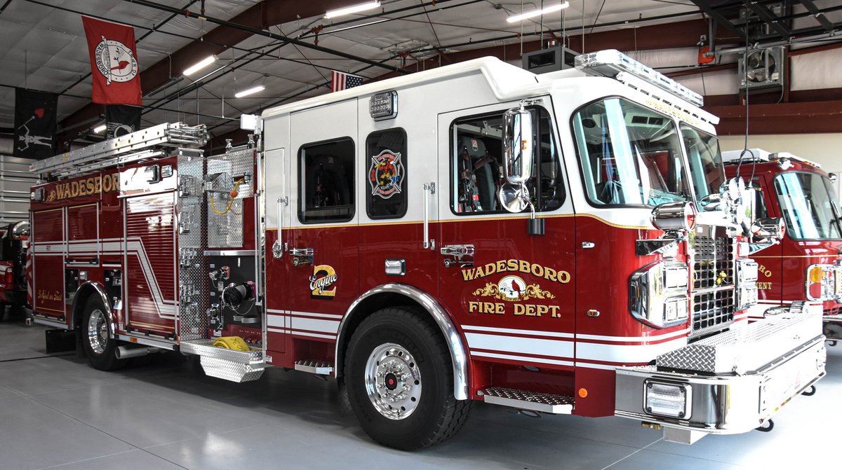 SmealFire's tweet photo. Check out the low hosebed on this new #Smeal Custom Pumper built for Wadesboro Fire Department in North Carolina! Thank you for choosing Smeal and Atlantic Coast Fire Trucks! #PuttingFirstRespondersFirst #firetruck #delivery https://t.co/zfqJe82Onz