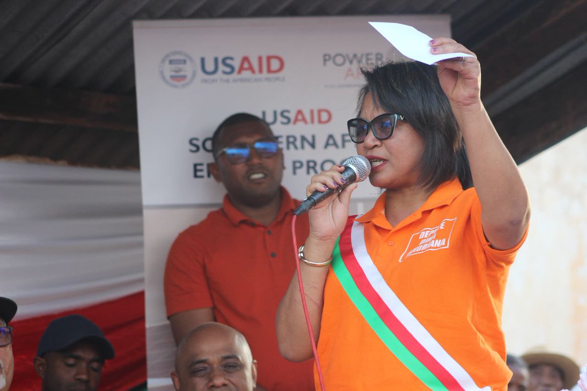 PowerAfricaUS's tweet photo. ICYMI | Our Madagascar #MiniGrid grantee, Hydro Engineering Studies & Achievements, inaugurated its #HydroPowered #MiniGrid network extension to Tsarazaza & Fandriana this week! The project has already connected 300+ rural households to #Electricity ⚡💡
@USAIDMadagascar https://t.co/oOJ83Use5N