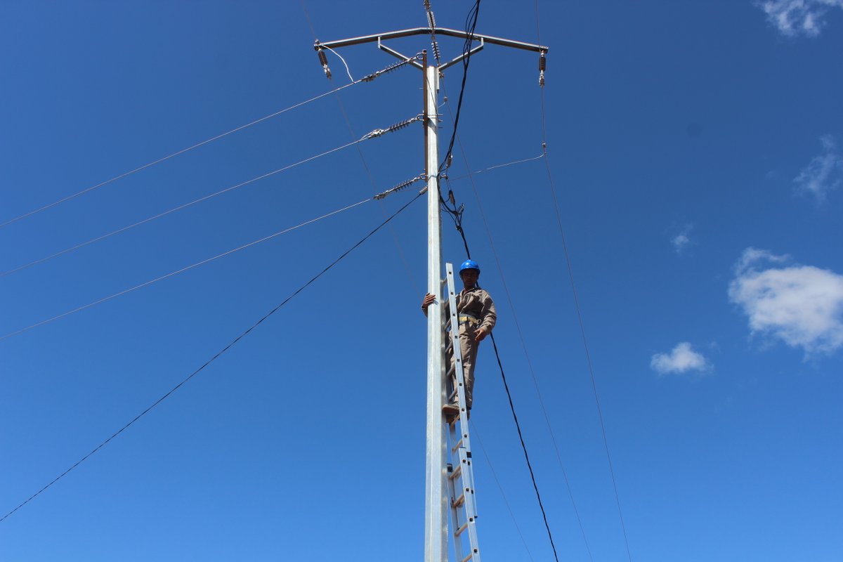 PowerAfricaUS's tweet photo. ICYMI | Our Madagascar #MiniGrid grantee, Hydro Engineering Studies & Achievements, inaugurated its #HydroPowered #MiniGrid network extension to Tsarazaza & Fandriana this week! The project has already connected 300+ rural households to #Electricity ⚡💡
@USAIDMadagascar https://t.co/oOJ83Use5N