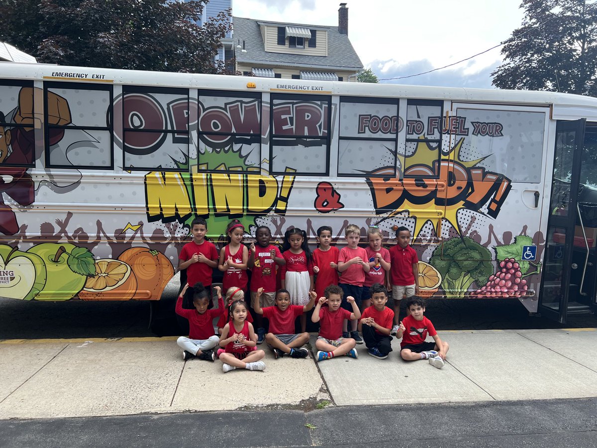 OPower Food Bus is at Park School today. ⁦@OssiningSchools⁩ ⁦@OssiningSup⁩ ⁦@EMercadoAP⁩