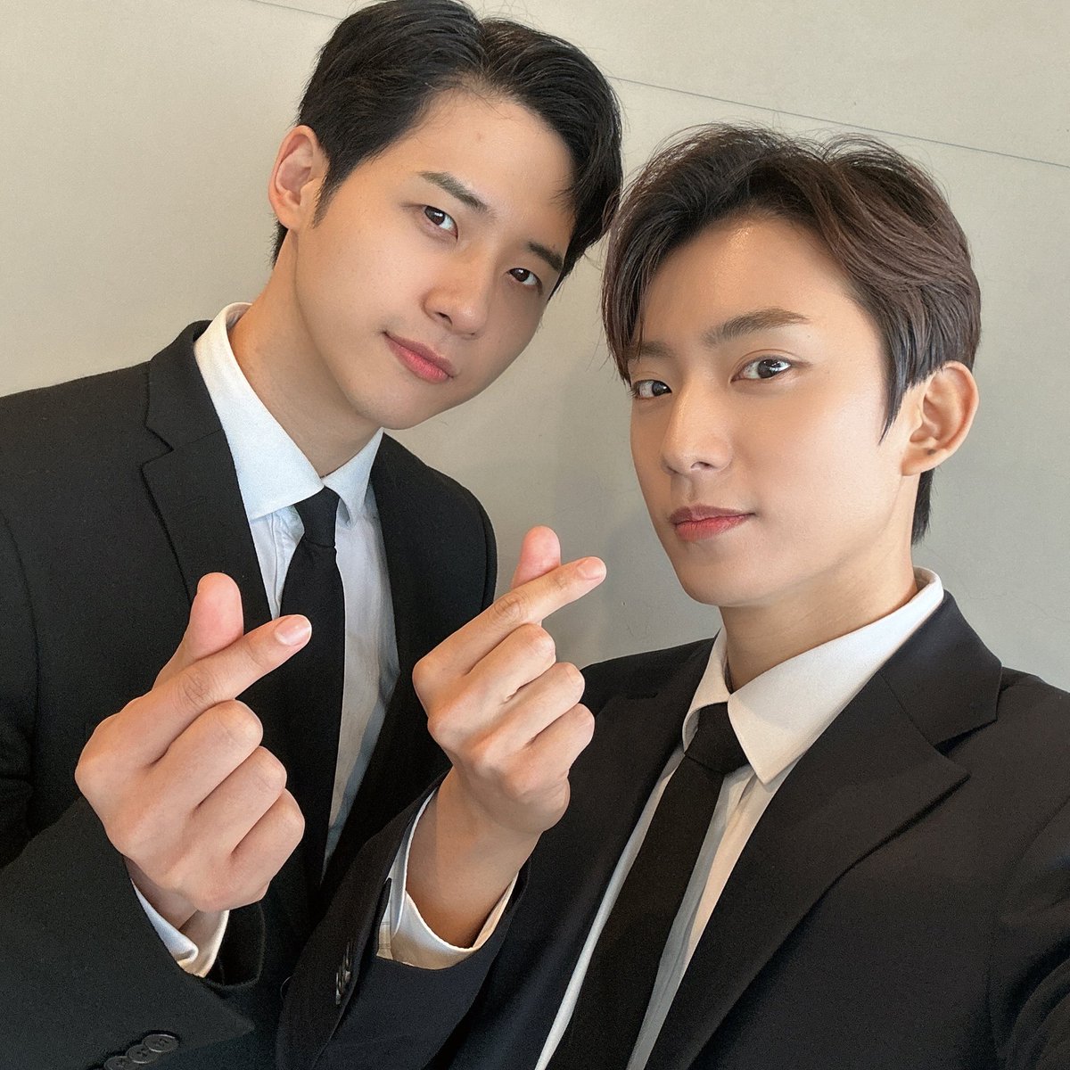 B1A4_gongchan's tweet photo. 신뽀옹 생일 축하해유우~~ #신우의_33번째_여름을_축하해
#B1A4 #신우데이 #CNU
#신우 #산들 #공찬 https://t.co/cAso8rAdpD