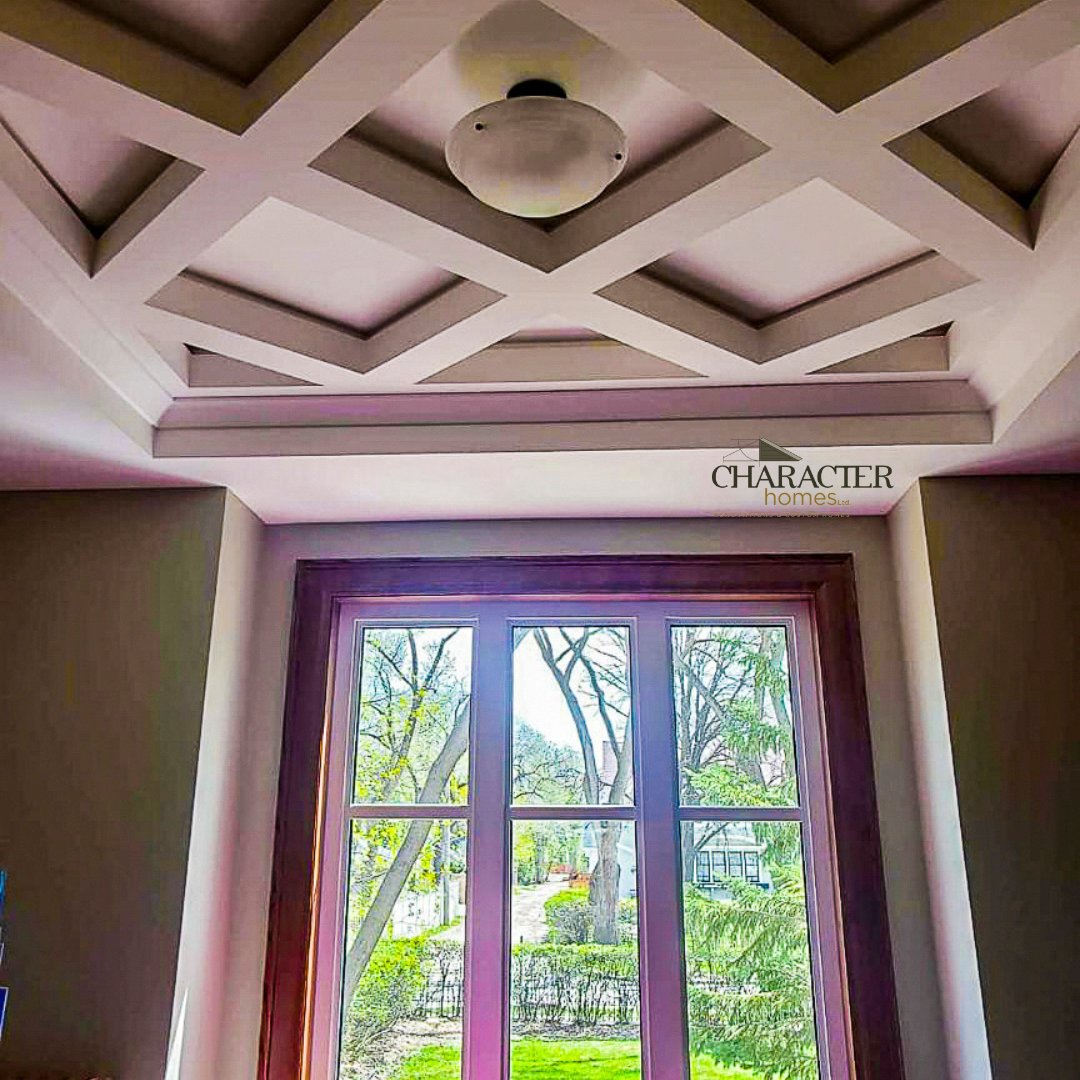 CharacterLtd's tweet image. It's all in the details! This living room has a beautifully renovated tray ceiling that adds elegance and charm. The large windows let in plenty of natural light &amp;amp; offer views of the neighborhood. Designed by XYZ Design Inc. #CharacterHomes #HomeBuilder #CustomHomes #HomeReno