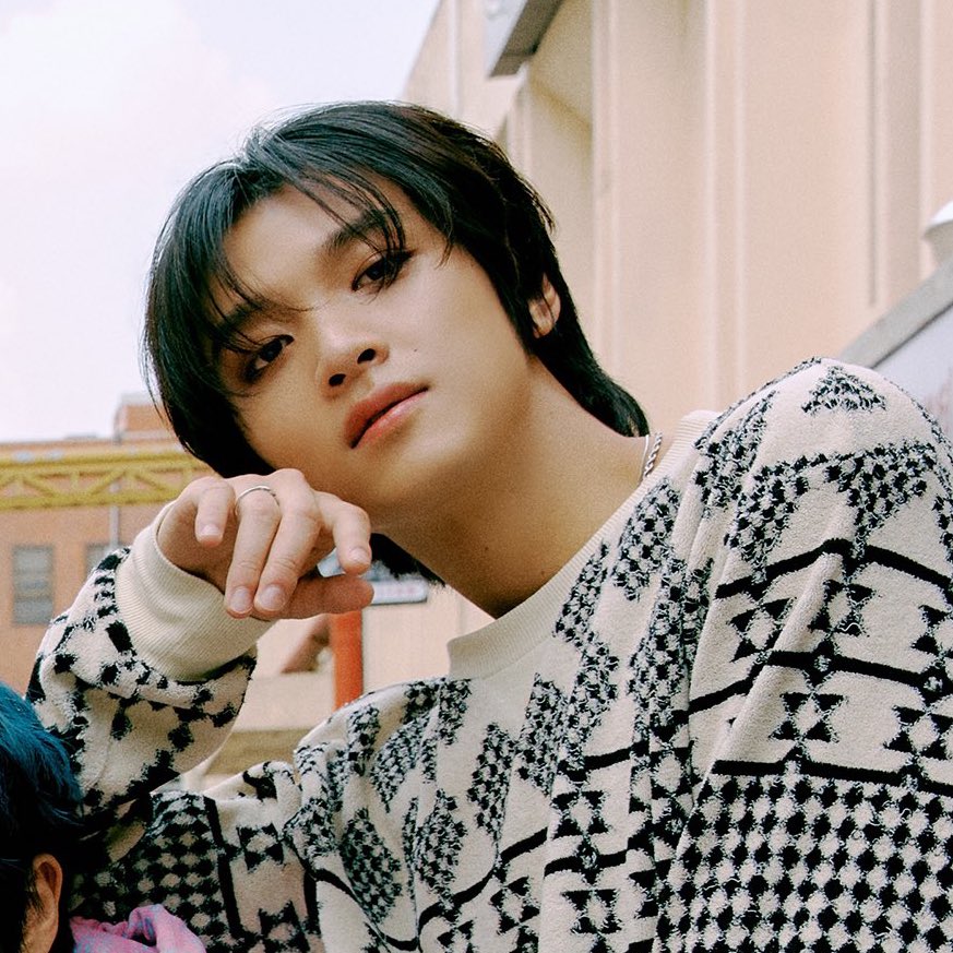 َ tweet media