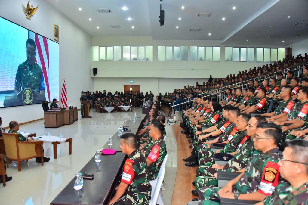 _TNIAL_'s tweet photo. The pinnacle of exercises is coming 🔥
Get ready for Armada Jaya XLI 2023
Ikuti uji kesiapan lomponen SSAT dan doktrin operasi gabungan Armada Jaya ke-41 ✨
#jalesvevajayamahe #tnial #indonesiannavy #kasalmuhammadali #ArmadaJaya41 #AJ41
https://t.co/PiWVmNTcOo https://t.co/hVmCTXdhuM