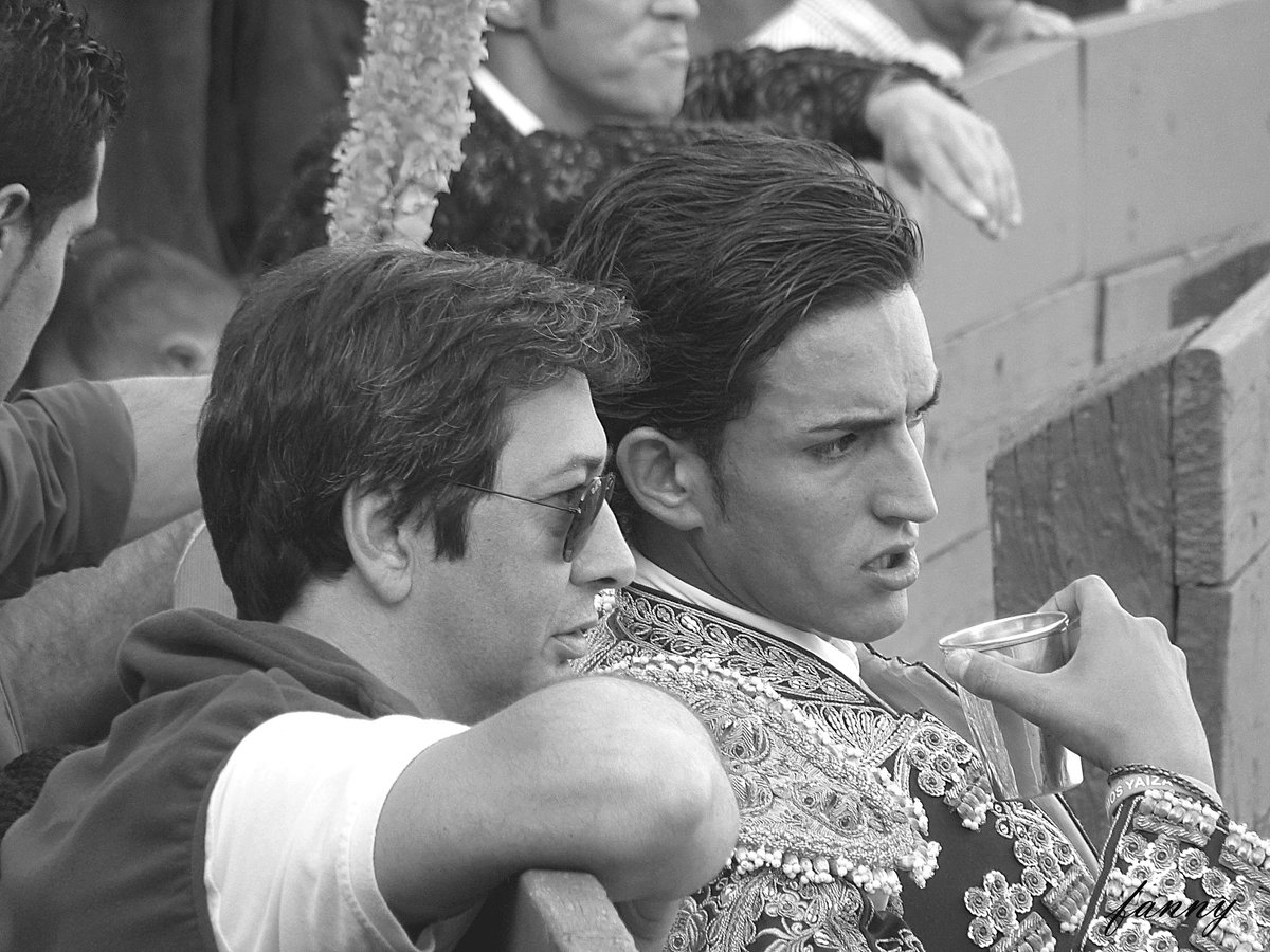 👏 Felicitaciones <a href="/BarreraSimo/">Vicente Barrera Simó</a>, orgullosos de ti, estás donde te mereces. Conocemos muy de cerca todos tus esfuerzos y sabemos que te desempeñarás con total profesionalidad y pasión en el Gobierno de la Comunidad Valenciana. ¡Siempre hacia adelante!
🤟Enhorabuena <a href="/vox_cv/">VOX Cortes Valencianas</a>