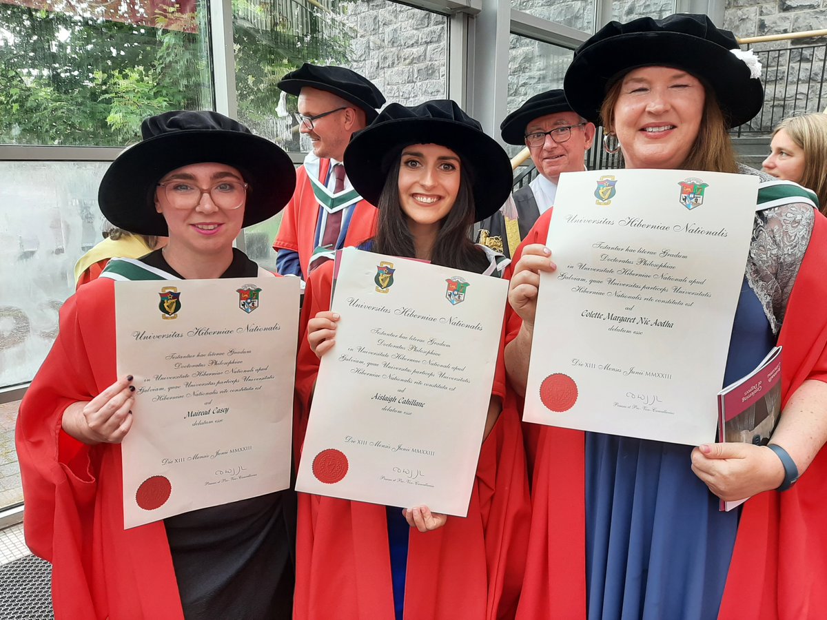 RECIRC_'s tweet photo. Congrats to our 5 @SchoolENCA researchers who graduated with PhDs on Wednesday!

Mairead Casey, Chris McCann (back), @AshleyCahillane, @bard_nic, with Ciarán Ó hÓgartaigh, President @uniofgalway and @BraunBraun4, Exec Dean @galwayCASSCS looking on. Not pictured Gabrielle Fletcher https://t.co/b0rvrYh2An