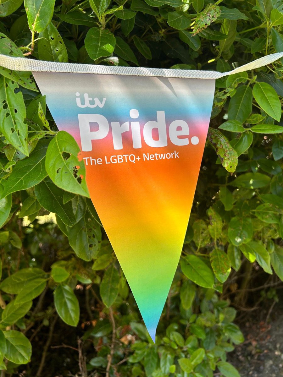 signpostprod's tweet photo. The team at Signpost Productions got together to celebrate #PrideMonth with a picnic in the sun! 🌈 #itvpride #signpostproductions https://t.co/9HAlL6SAqm