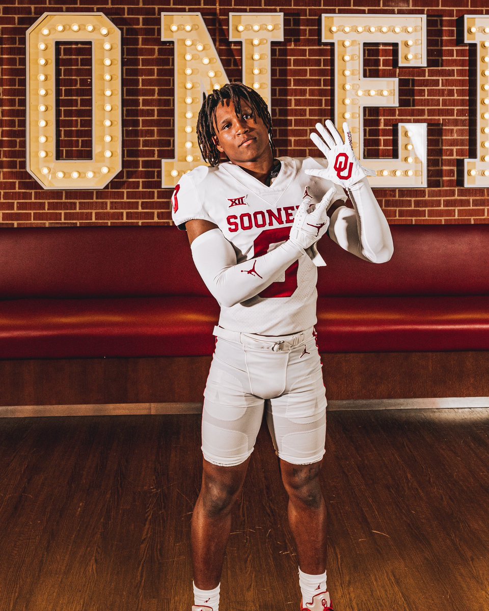 OUCrystalBall's tweet photo. New #Sooners On3 Prediction 

⭐⭐⭐ 2024 S Mykel Patterson-McDonald
5'11” / 175
🏫 Westmoore HS (Moore, OK)
🎚70
✍️ By Sam Spiegelman
🎤⬇️ National Recruiting Analyst

https://t.co/c7OK16RMOB

🔗: @KelGonGetLive

#24K #GoldStandard 🔒🔴⚪ https://t.co/PRX4Q9JdbN