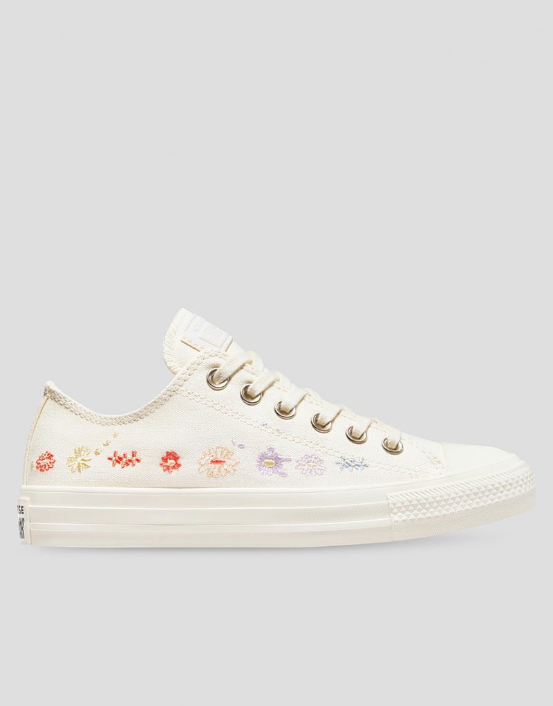 Converse Chuck Taylor All Star Things 
To Grow Egret 🌼 ( low )

─  യ ⋆ sold 2590 baht from 2800 baht up 
free shipping 🫶🏻 พร้อมส่งคั้บ ! : size 36-40 EU