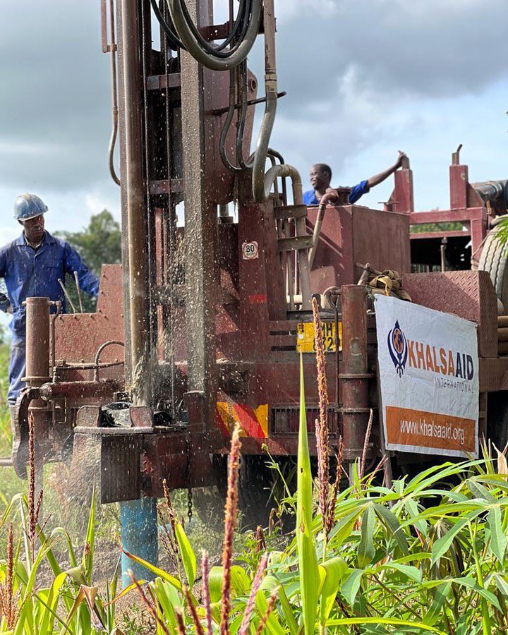 Khalsa_Aid's tweet photo. We will continue to drill boreholes around the world to provide clean drinking water, reduce inequality and ensure communities have a brighter future.

#CleanWater
#Sanitation
#CommunityResilience https://t.co/zLeYxIwoUe