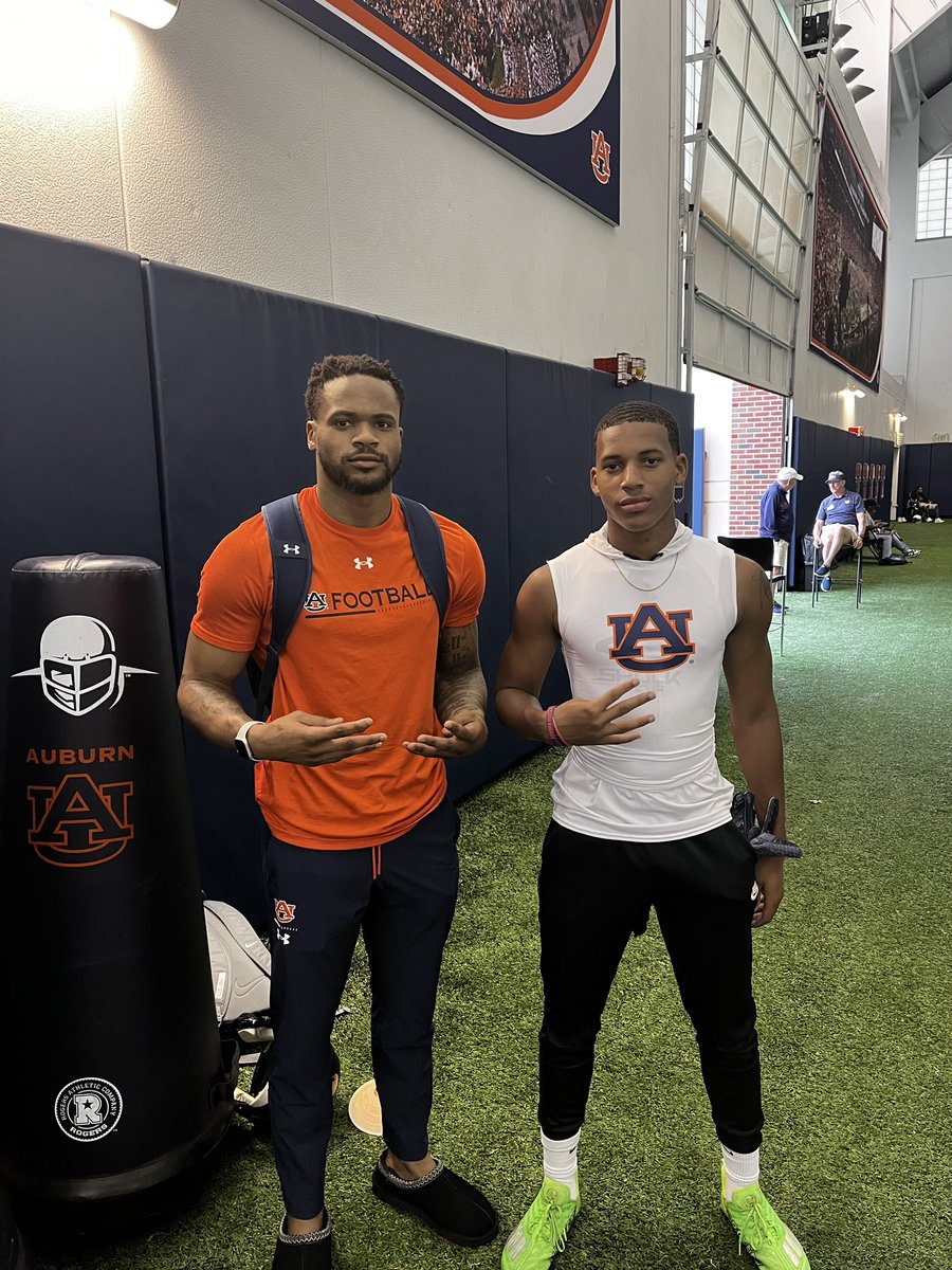 Love seeing my Dawgs Eatt!! @yungshorter5 @BrendenLogan11 
#Family #WarEagle