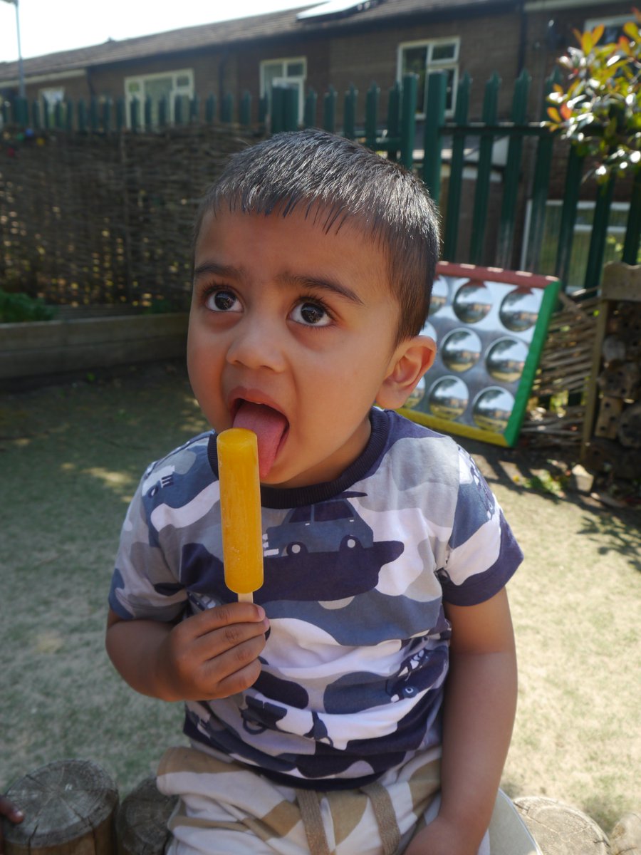 Cooling down with ice lollies at our very own beach🌞😎🧊 #KeepingCool #SummerDays #outdooradventures #PreSchool #MakingMemories