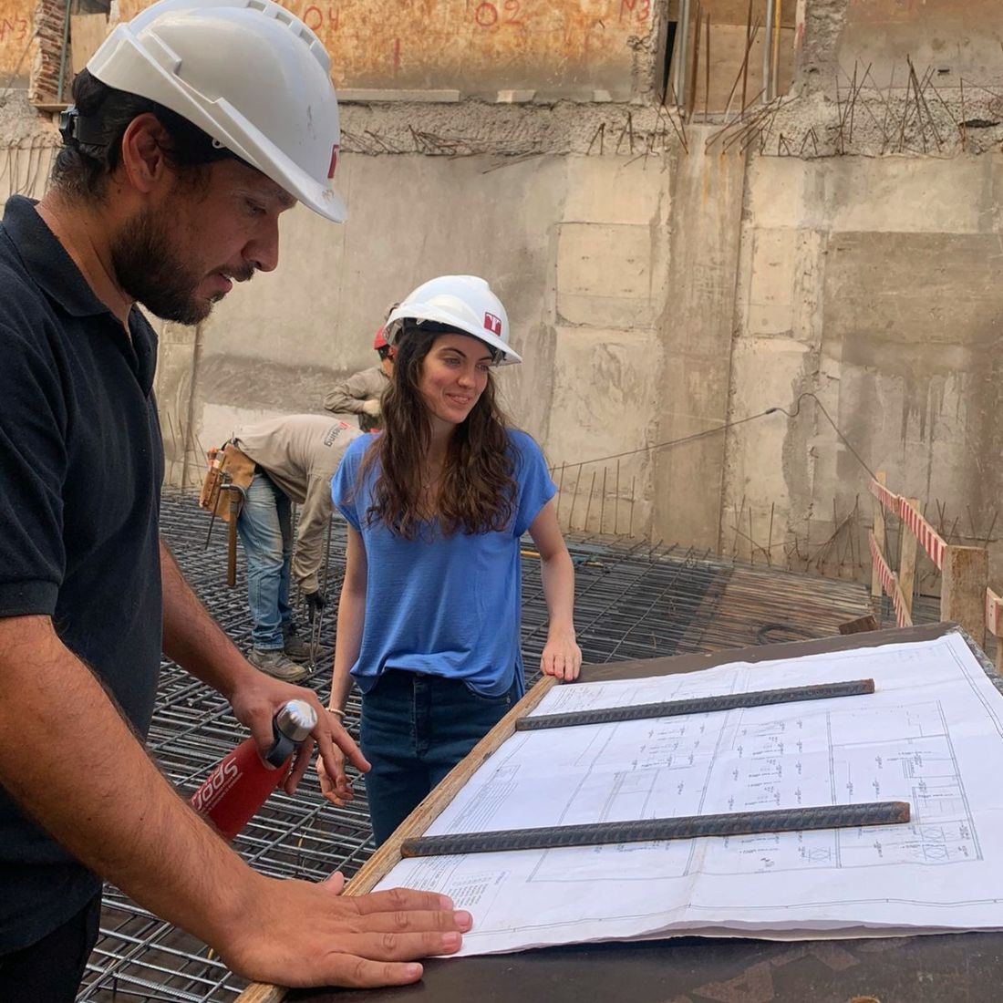 ThesingSA's tweet photo. 👷👷‍♀️  Hoy conmemoramos el #día del #Ingeniero e #Ingeniera; es una gran oportunidad para #reconocer y #valorar el papel fundamental que desempeñan en el #desarrollo y #avance de la #sociedad. Gracias por su #esfuerzo y #dedicación. ¡ #Felizdíaingenieros e Ingenieras! 🥳 https://t.co/XokMF0s7y4
