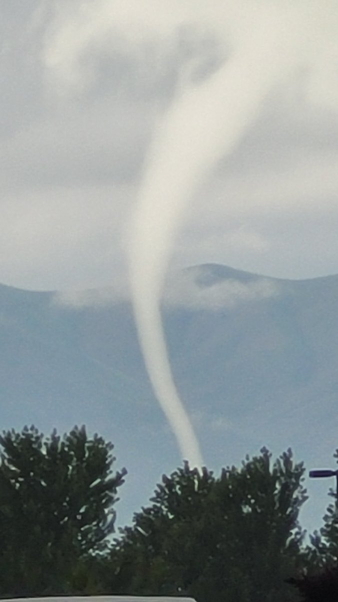 Just now! Eagle Mountain/Saratoga!! Just roped out!! #utwx <a href="/NWSSaltLakeCity/">NWS Salt Lake City</a> <a href="/WeatherNation/">WeatherNation</a>