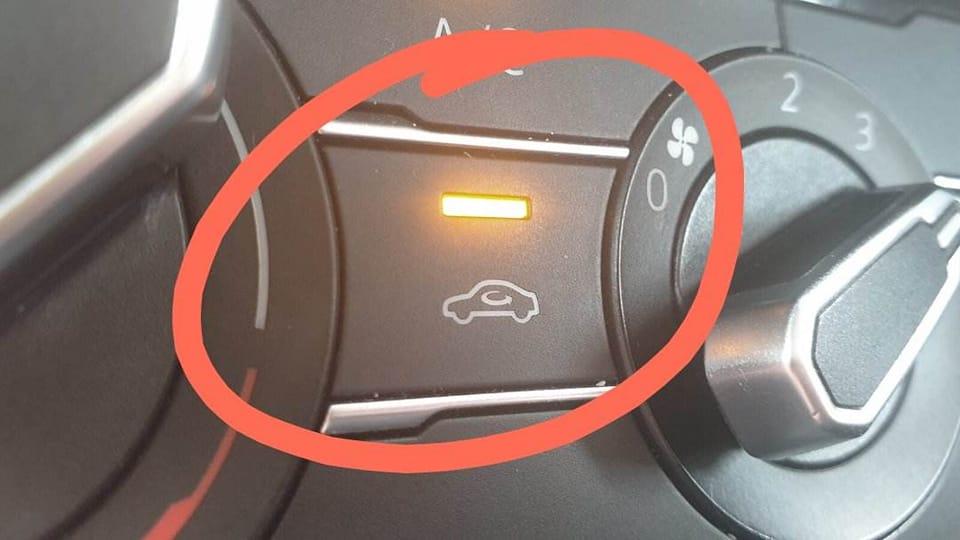 Stay cool with today's #CarTip: Use your car's recirculation button for max cooling efficiency, circulating air inside instead of pulling in hot air. Roll down windows before recirculating to expel hot air. Use it in traffic to avoid pollutants & prolong AC life! 🚗💨 #AutoER