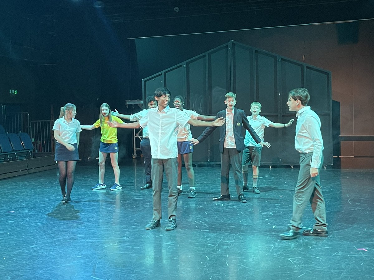 ElthamMoffat's tweet photo. House musical theatre rehearsal https://t.co/gWM0MXxR7T
