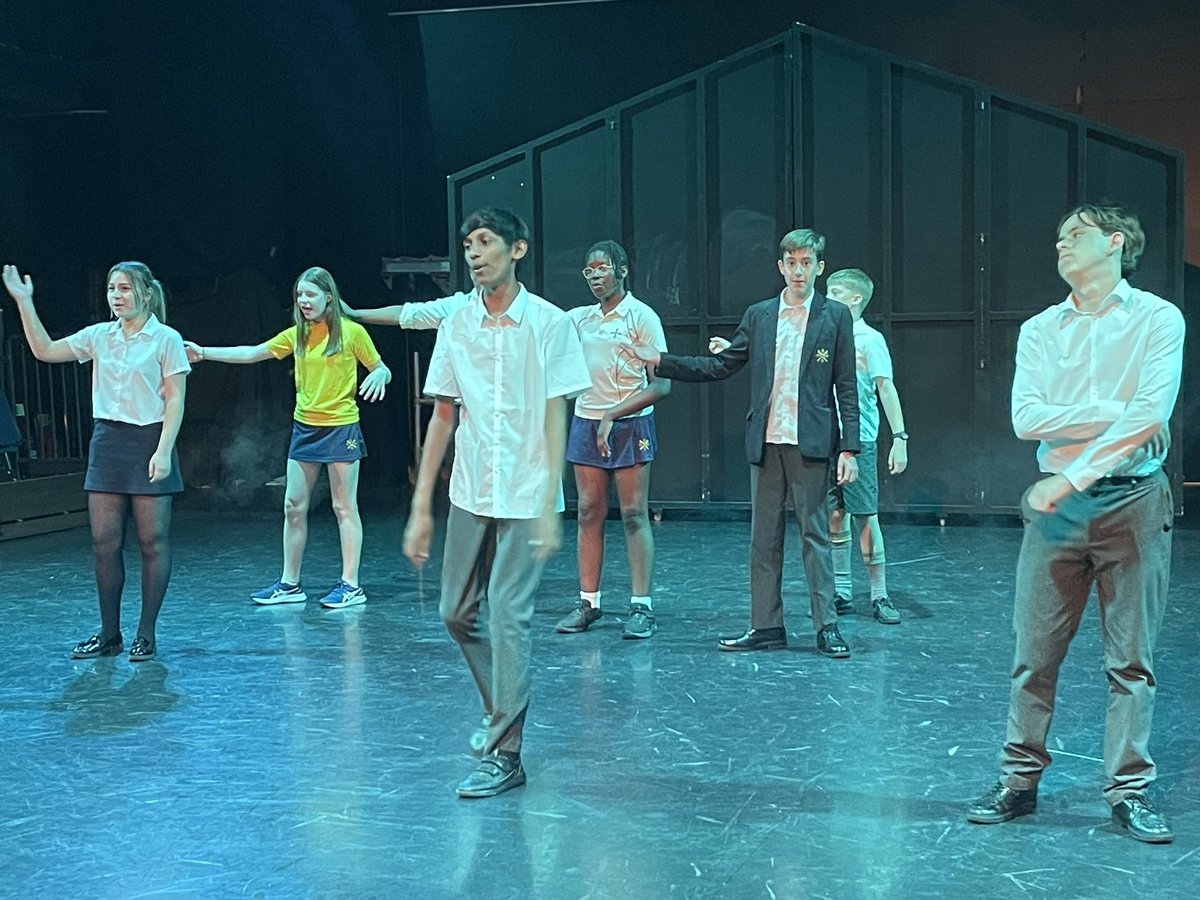 ElthamMoffat's tweet photo. House musical theatre rehearsal https://t.co/gWM0MXxR7T