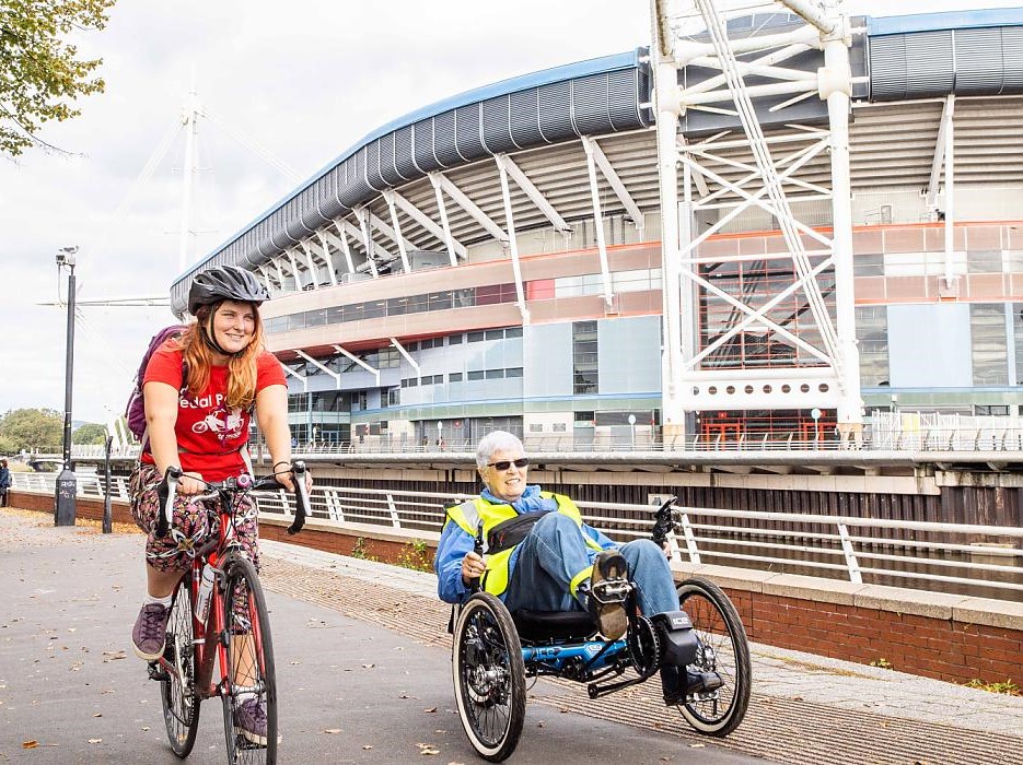 After the cuts to the budget in England, this is welcome news! ⬇️

The Welsh government has announced it's boosting #activetravel funding by more than £58m. This will help fund new & improved routes for walking & #cycling across #Wales.

Read our response: ow.ly/L72B50OPvOb