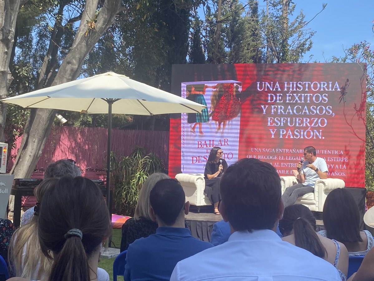 laragomez93's tweet photo. Presentar un libro, ‘Bailar en el desierto’, con una buena fiesta en @elrow_ house, como solo la familia Arnau sabe @penguinlibros https://t.co/r0pRGS9dmY