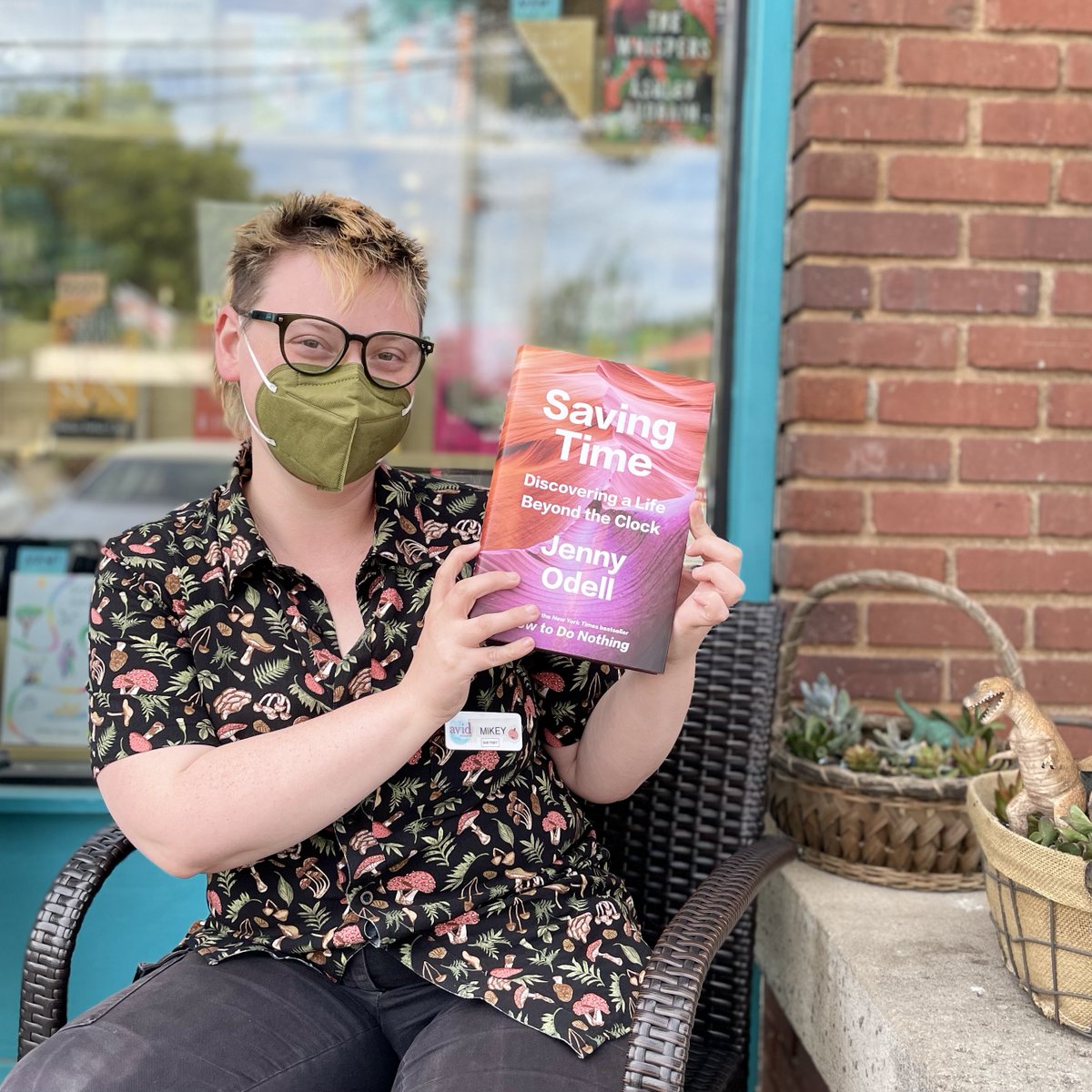 AvidBookshop's tweet photo. #AvidRecommends Saving Time by Jenny Odell!
From Mikey: An incredibly well-cited deep dive into concepts about time and nature. I am always willing to sink into the unique blend of memoir, art, philosophy, and theory that Odell brings to her books. Savor this! https://t.co/fpP1B6MTTn
