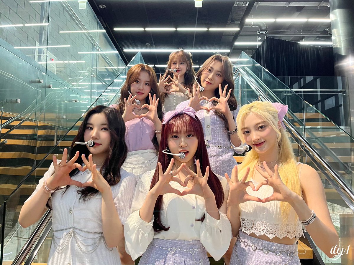 kpopitaly2017's tweet photo. 🇮🇹 la FCENM ha annunciato che le #ILY1 stanno preparando un nuovo album che uscirà a fine luglio
🇬🇧 #FCENM announced that @FCENM_ILY1 is preparing their new comeback for the end of July
#아일리원
#RIRIKA #HANA #RONA #NAYU #ARA #ELVA
#리리카 #하나 #로나 #나유 #아라 #엘바 https://t.co/c4aa9I5JpQ