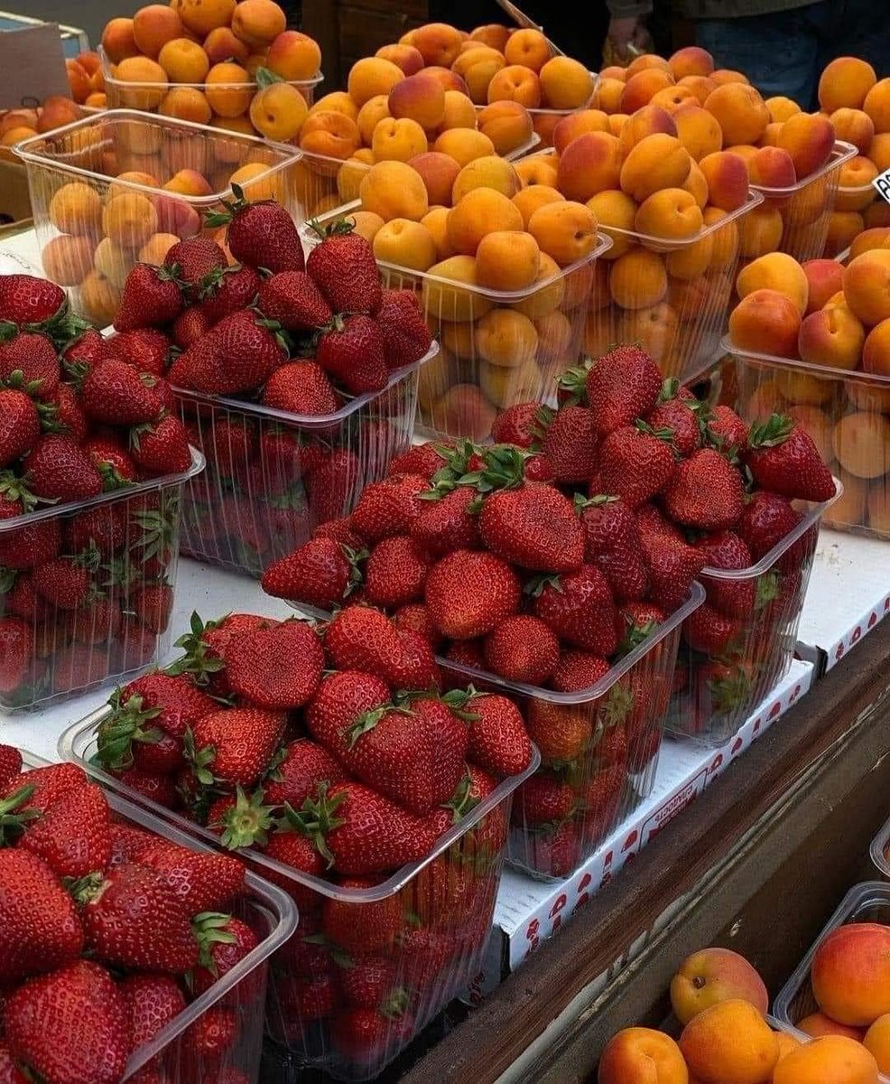 prettiestavenue's tweet photo. daily dose of strawberries https://t.co/s6x6xHuEys