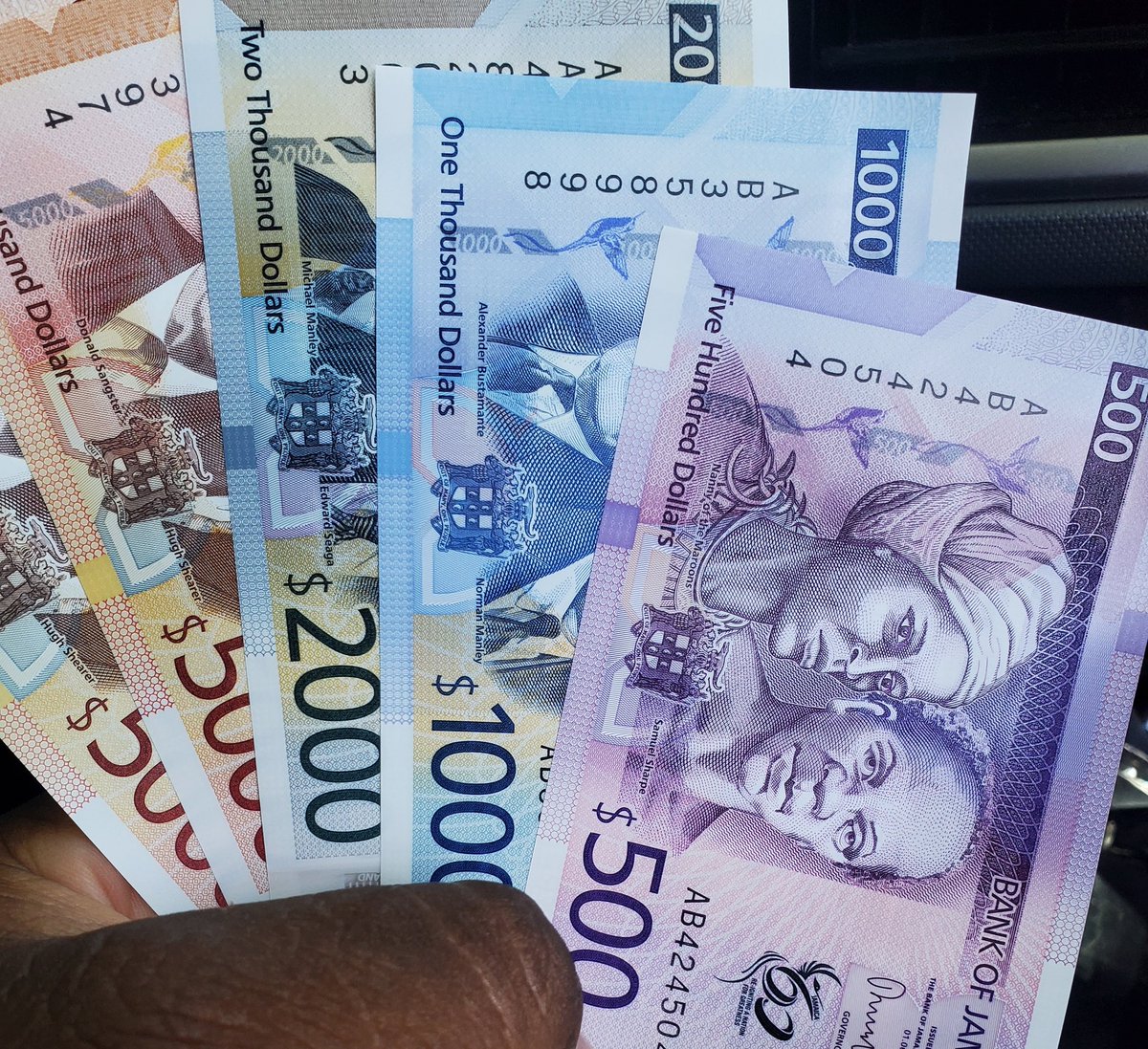 NarkoGREEN's tweet image. Needed some cash awhile ago, didn't know the machine had em  #freshdrop