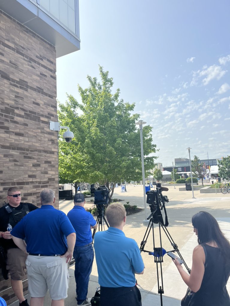 Sean MacKinnon WLWT tweet media