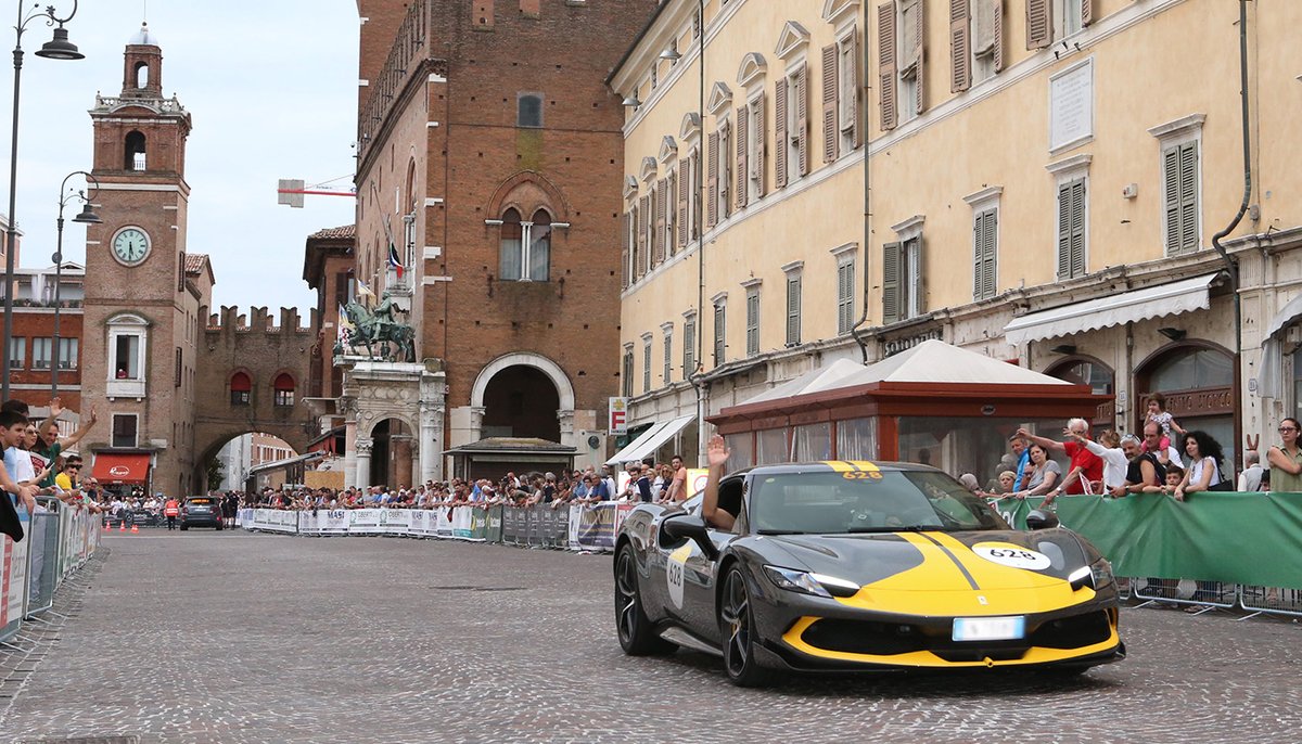 Ferrari's tweet photo. The crew of the #FerrariTribute #1000Miglia 2023 arrived in the Italian capital.
Two of them, the #Ferrari375MM and the #Ferrari750Monza, come from the #FerrariClassiche department and participate at the @millemiglialive
#DrivingFerrari #Ferrari https://t.co/fROun3mwpH
