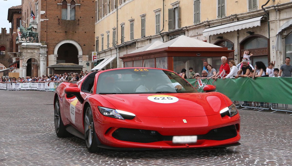 Ferrari's tweet photo. The crew of the #FerrariTribute #1000Miglia 2023 arrived in the Italian capital.
Two of them, the #Ferrari375MM and the #Ferrari750Monza, come from the #FerrariClassiche department and participate at the @millemiglialive
#DrivingFerrari #Ferrari https://t.co/fROun3mwpH
