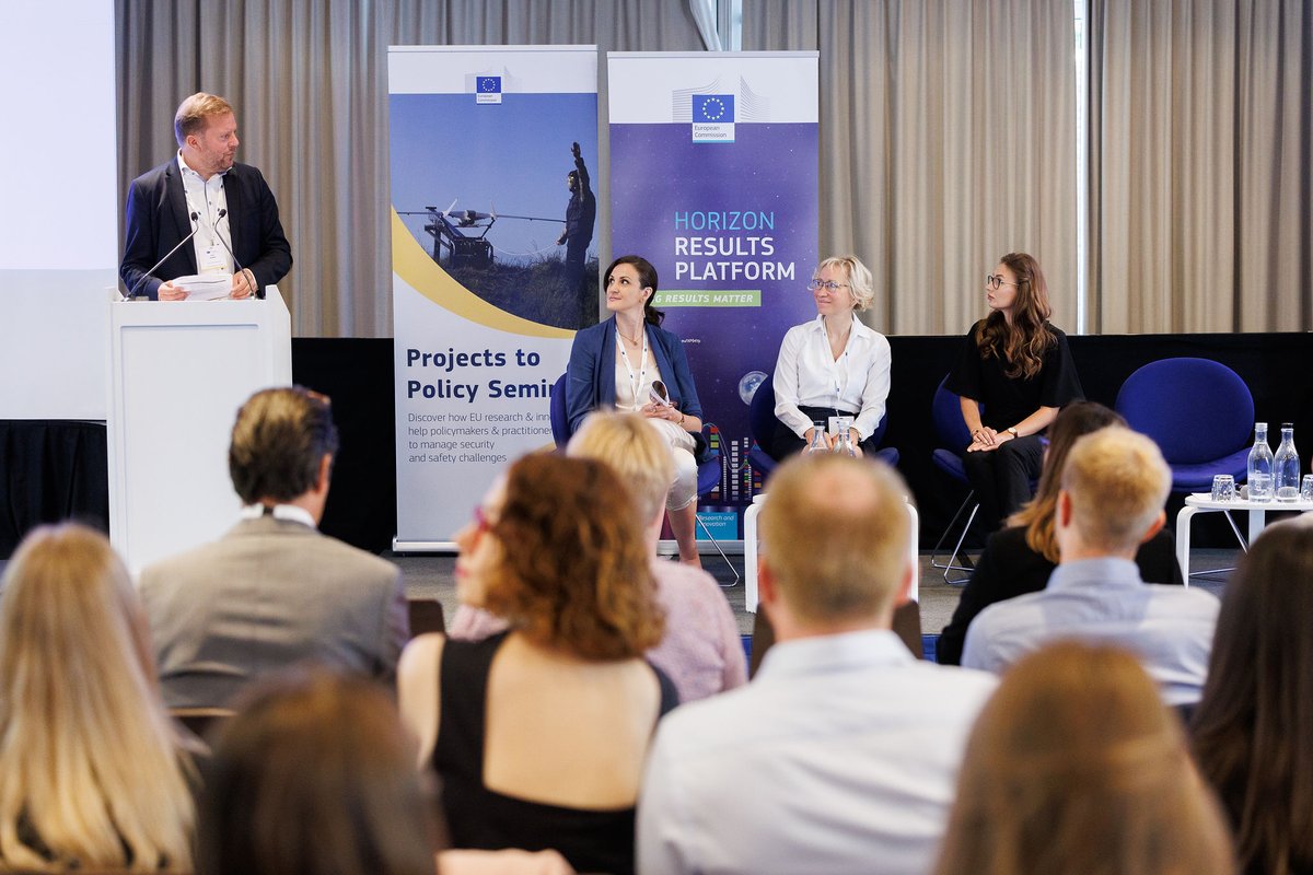 EUHomeAffairs's tweet photo. 🗣️ Projects to Policy Seminar

130 policy makers and practitioners had fruitful two-day discussions in Brussels 🇧🇪 on how to use new #EUSecurityResearch projects to manage security &amp; safety challenges.

#HorizonResultsPlatform aims to bridge the gap between research &amp; impact. https://t.co/CIO3Bv0m4W