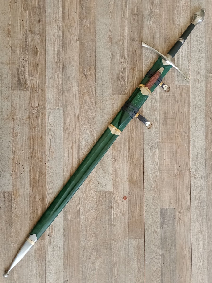 ArannReichhardt's tweet photo. It's done guys
Its Dooooooone!!
When I started this sword I never expected it would involve so much time and effort but I can say it was 100% worth it as it is certainly one of the coolest swords I've ever made :D

(If you wanna make me happy you can just share it around :D!!) https://t.co/QTfsdU0fFr