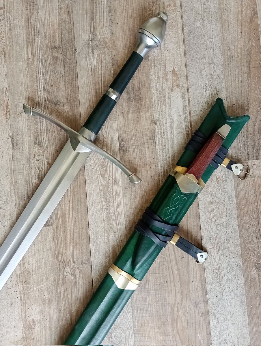 ArannReichhardt's tweet photo. It's done guys
Its Dooooooone!!
When I started this sword I never expected it would involve so much time and effort but I can say it was 100% worth it as it is certainly one of the coolest swords I've ever made :D

(If you wanna make me happy you can just share it around :D!!) https://t.co/QTfsdU0fFr