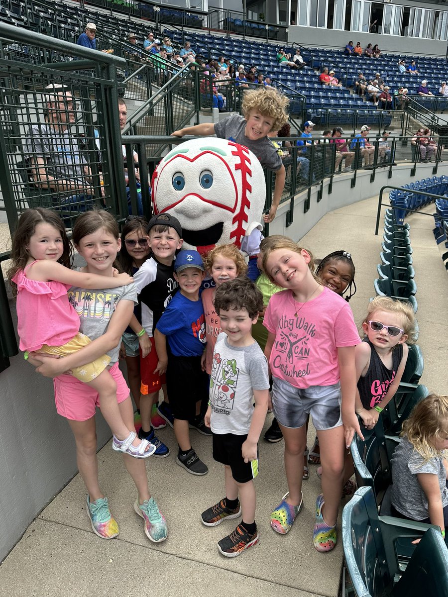 EKUCampusRec's tweet photo. Yesterday, Colonels Camp went out to the ball game for #SportsWeek ⚾️
We had a great time cheering on the Lexington Counter Clocks. Some of us even met the mascot and competed in a water balloon toss on the field!
#ColonelsCamp #YouthPrograms #EKU #GoBigE https://t.co/ZbcoVD258C