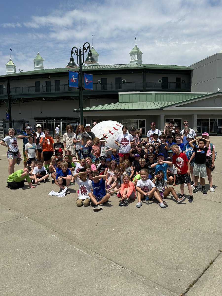 EKUCampusRec's tweet photo. Yesterday, Colonels Camp went out to the ball game for #SportsWeek ⚾️
We had a great time cheering on the Lexington Counter Clocks. Some of us even met the mascot and competed in a water balloon toss on the field!
#ColonelsCamp #YouthPrograms #EKU #GoBigE https://t.co/ZbcoVD258C