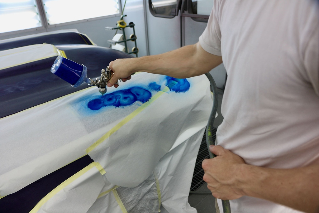 modernrodding's tweet image. Marcus “Shaky” Sullivan and “PPG Paul” finish the custom paint on Larry Watson’s Tribute ‘59 Thunderbird. #ModernRodding PPG Refinish USA &amp;amp; Canada / Refinition PPG

inthegaragemedia.com/more-on-custom…