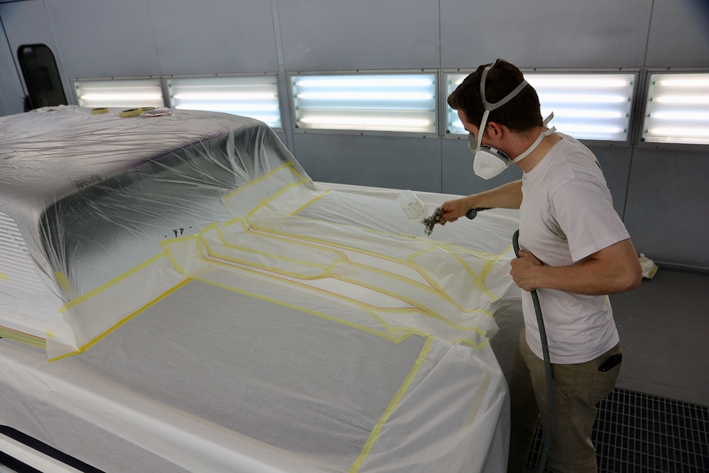modernrodding's tweet image. Marcus “Shaky” Sullivan and “PPG Paul” finish the custom paint on Larry Watson’s Tribute ‘59 Thunderbird. #ModernRodding PPG Refinish USA &amp;amp; Canada / Refinition PPG

inthegaragemedia.com/more-on-custom…