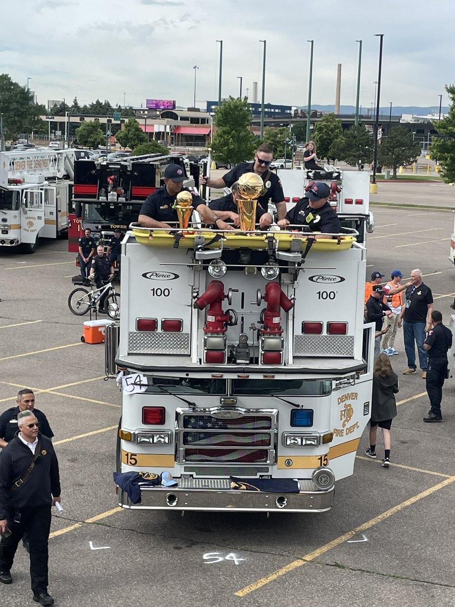 The Bill Russell #NBAFinals MVP trophy that Jokic said he lost 😂, has been found and has arrived here at Ball Arena on a fire truck! @9NEWSSports #9sports #Nuggets