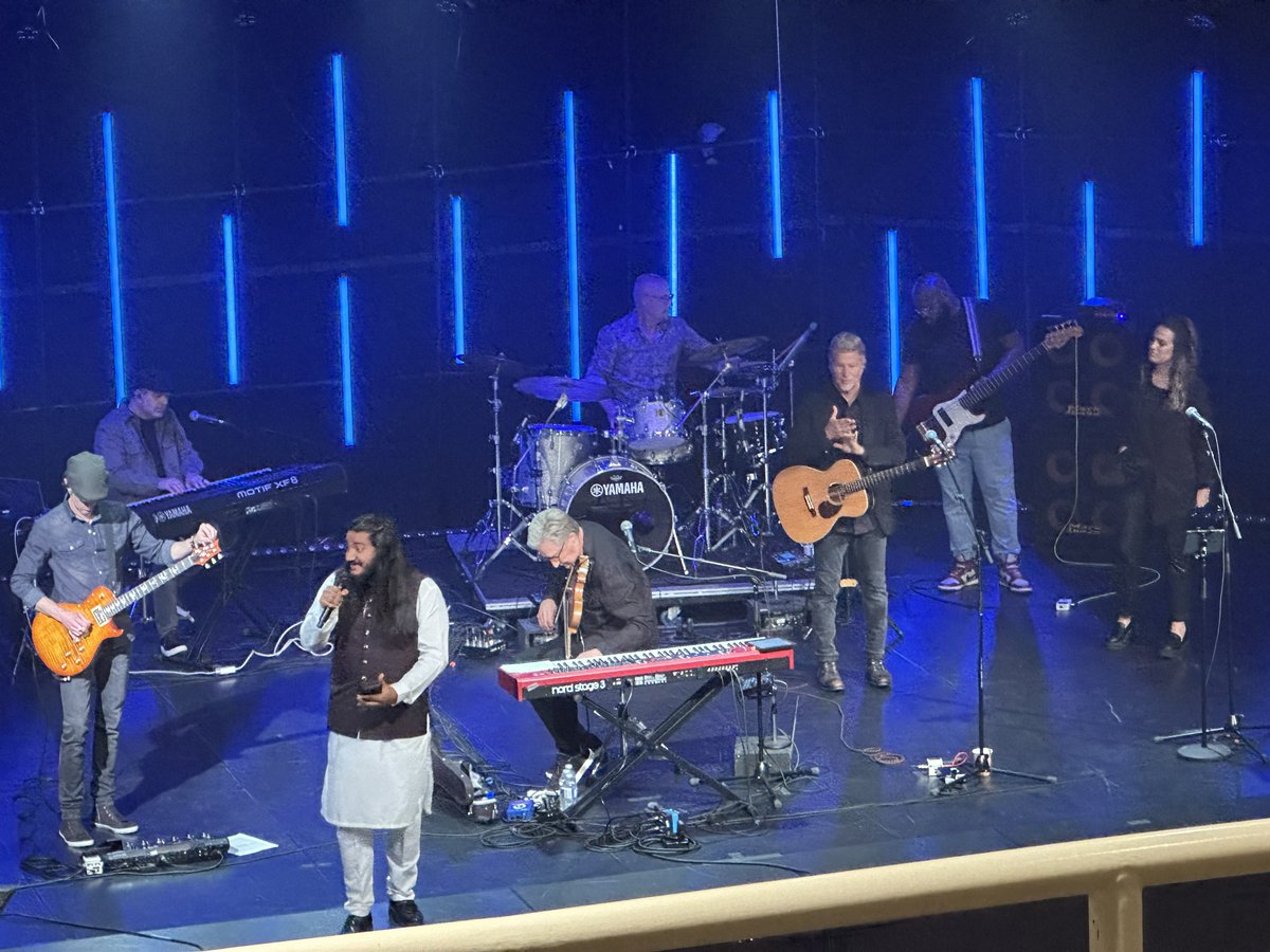 Last but not the least, it’s an absolute honour getting to be on tour with these legends. 

Thankful for <a href="/donmoen/">Don Moen</a>, <a href="/paulbaloche/">Paul Baloche</a> &amp; <a href="/BrookeNicholls/">Brooke Nicholls</a> and their hearts for justice Jesus’ way.