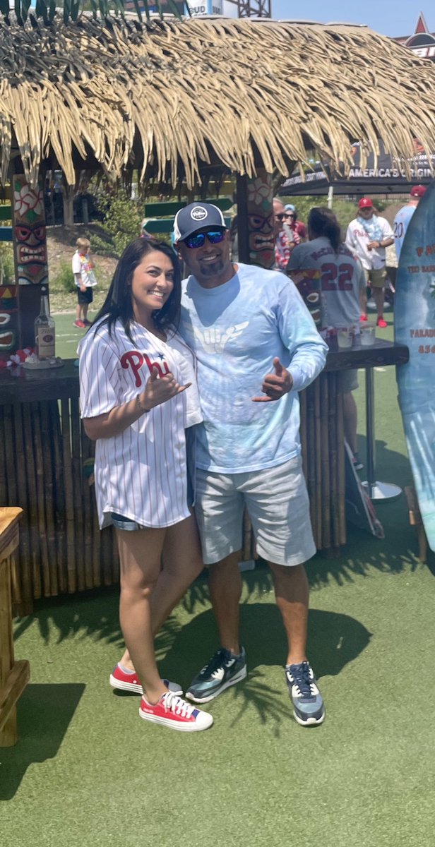 LucyV_413's tweet photo. @ShaneVictorino thanks for making this girls dream, 16 years in the making,  come true last weekend 🤙🏻 #flyinhawaiian #8 https://t.co/BQqi0b4gyt