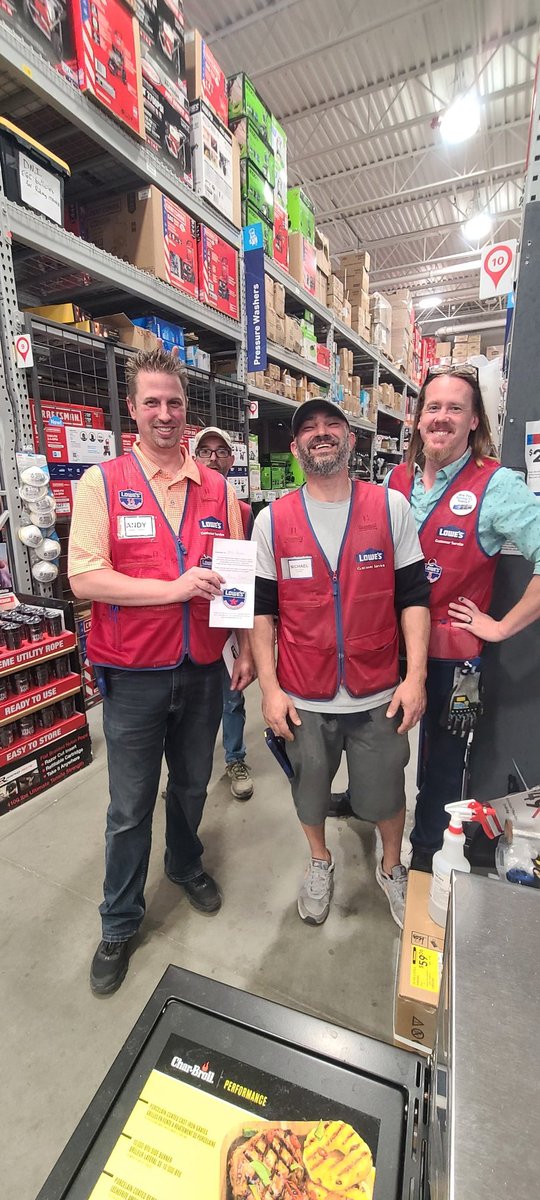 DS  Mike received a red🤩 today! Congratulations! We appreciate  your dedication to smart customer service! <a href="/AndyD3579/">AndyD3579</a> @billmann1861 <a href="/JaneenV_HRBP/">Janeen Valdes</a>