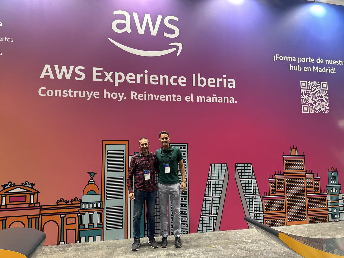 Hoy en el #AWSexperienceiberia cogiendo ideas con <a href="/awscloud_es/">AWS España</a>