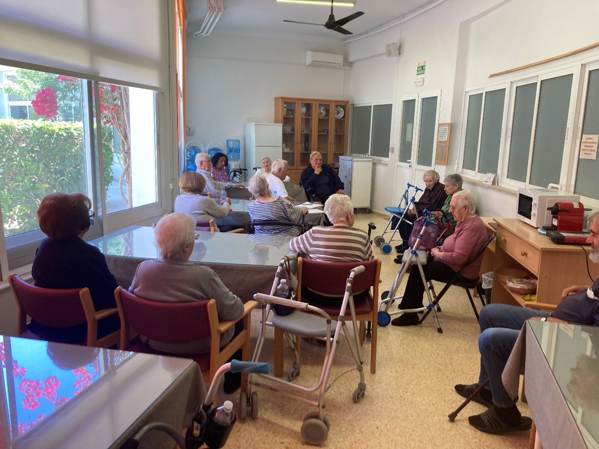 ResidenciaSAB's tweet photo. El Programa Nostres Llars nos ayuda en nuestra hoja de ruta de 2023 hacia el cambio y el buen cuidar. Durante el mes de mayo hemos iniciado las reuniones para la puesta en común de procesos de cuidados con las personas residentes porque ellas son la pieza clave. #Nostresllars https://t.co/zMC8oOe2LZ