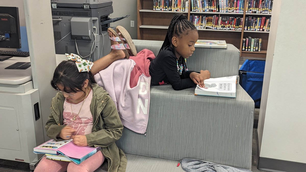 Briggs_Ms's tweet photo. Enjoying some quiet time. Summer reading. #jumpstart2023 https://t.co/sUneq78BNO