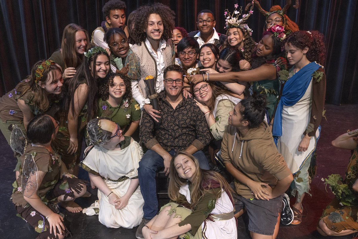 SPHSFOTT's tweet photo. #LoveandBeloved Thank you Rick Armstrong for this beautiful photo of Jason and #Troup3383  #SPHSFOTT  #FOTT #ApplaudMyTeacher #TonyAwards https://t.co/ytqMvdBvvo