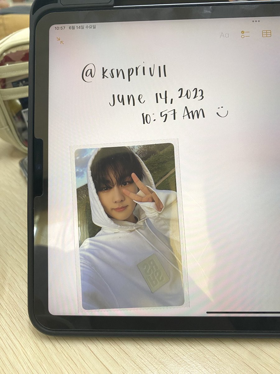 ksnpriv11's tweet photo. pocketz live giveaway .ᐟ

1 winner of either sunoo or jungwon dark blood weverse version hoodie

— mbf
— like &amp; rt
— willing to shoulder pf + sf
— reply if 🐈 or 🦊

note: both pcs are stbo, x to impatient.

strictly for engenes only .ᐟ

ends: june 17 at 11:30pm https://t.co/DugYllRmwa