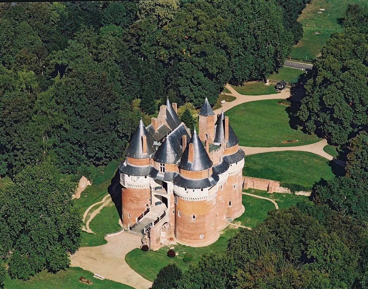 Château Fort de Rambures. France 🇫🇷 
#Architecture #Castle