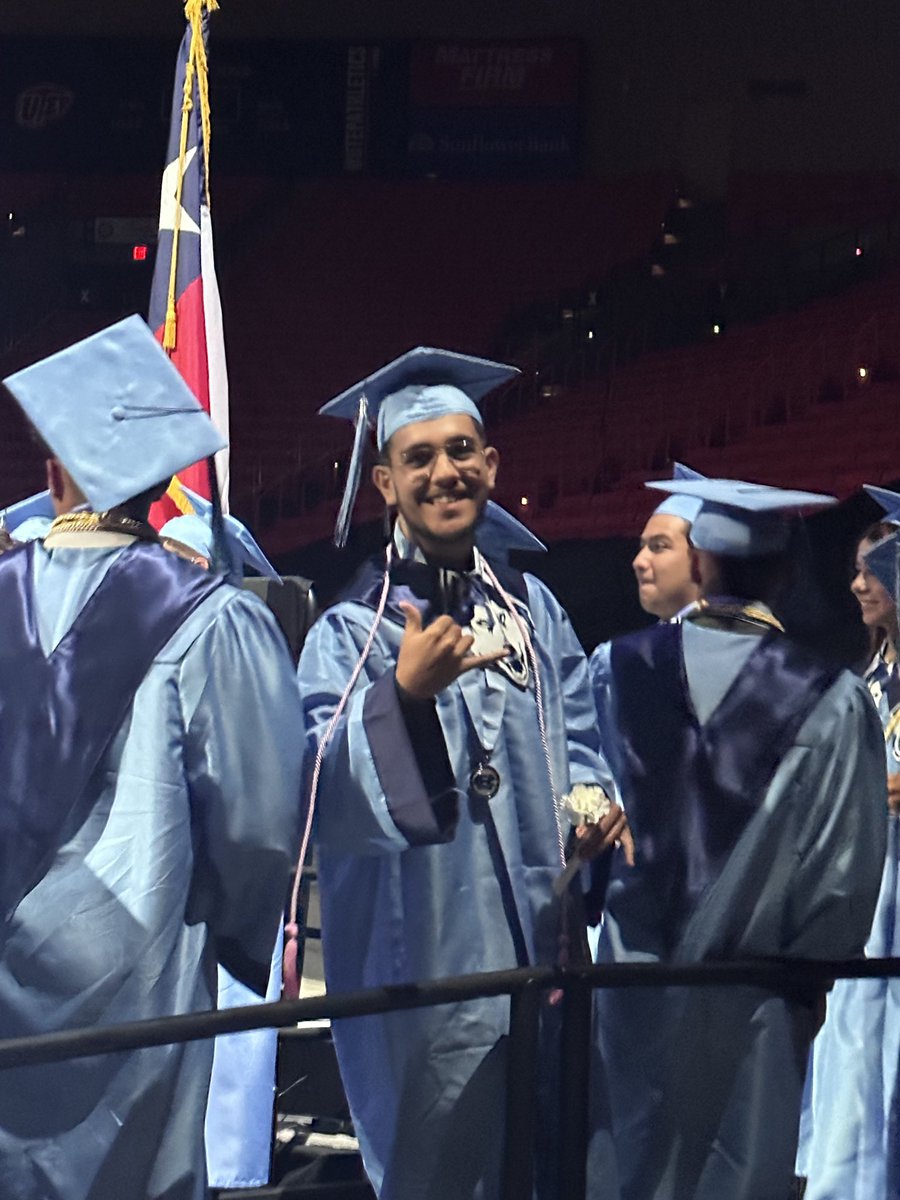 priscillaliset2's tweet photo. And in the blink of an eye he graduated🥹💙🙏🏼 I thank God for the people around me and for allowing me to be part of such a milestone in my son’s life. Frank, the future is now yours to create. We will always be in your corner and helping you along the way💙🙏🏼🎺🐾 https://t.co/eFMmY7hCsG