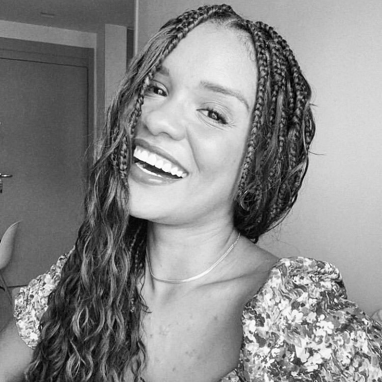 destaque_imagem's tweet photo. Hoje é dia dessa lindeza, da dona desse sorriso! Parabéns, @HeslaineVieira ! Que seu novo ciclo seja muito especial e abundante de tudo que você desejar! Seja feliz! 👏🏼🎉🎈🌻📸📺💰✈️🍾🍀🎭🎬🎂❤️😘🐾💫 #heslainevieira #niverheslainevieira https://t.co/eSZ6K3AgEz